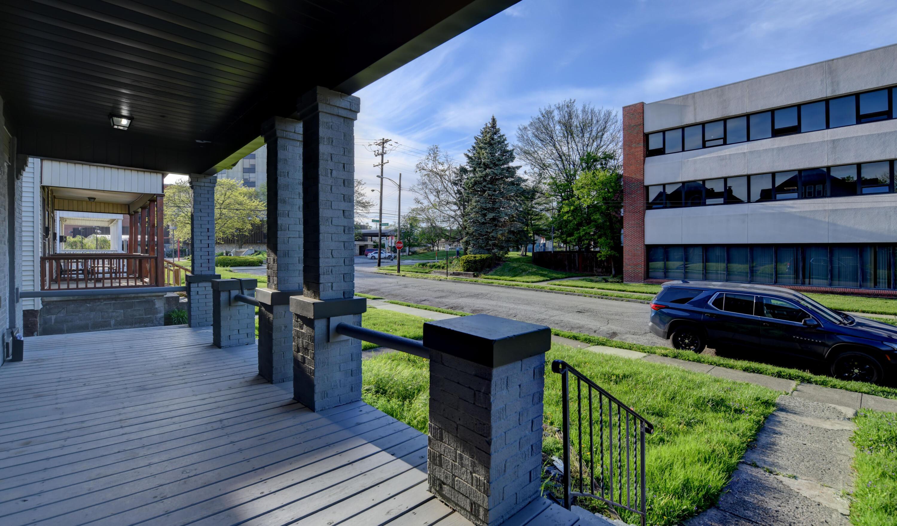 1517 Hawthorne Avenue Property Photo 3