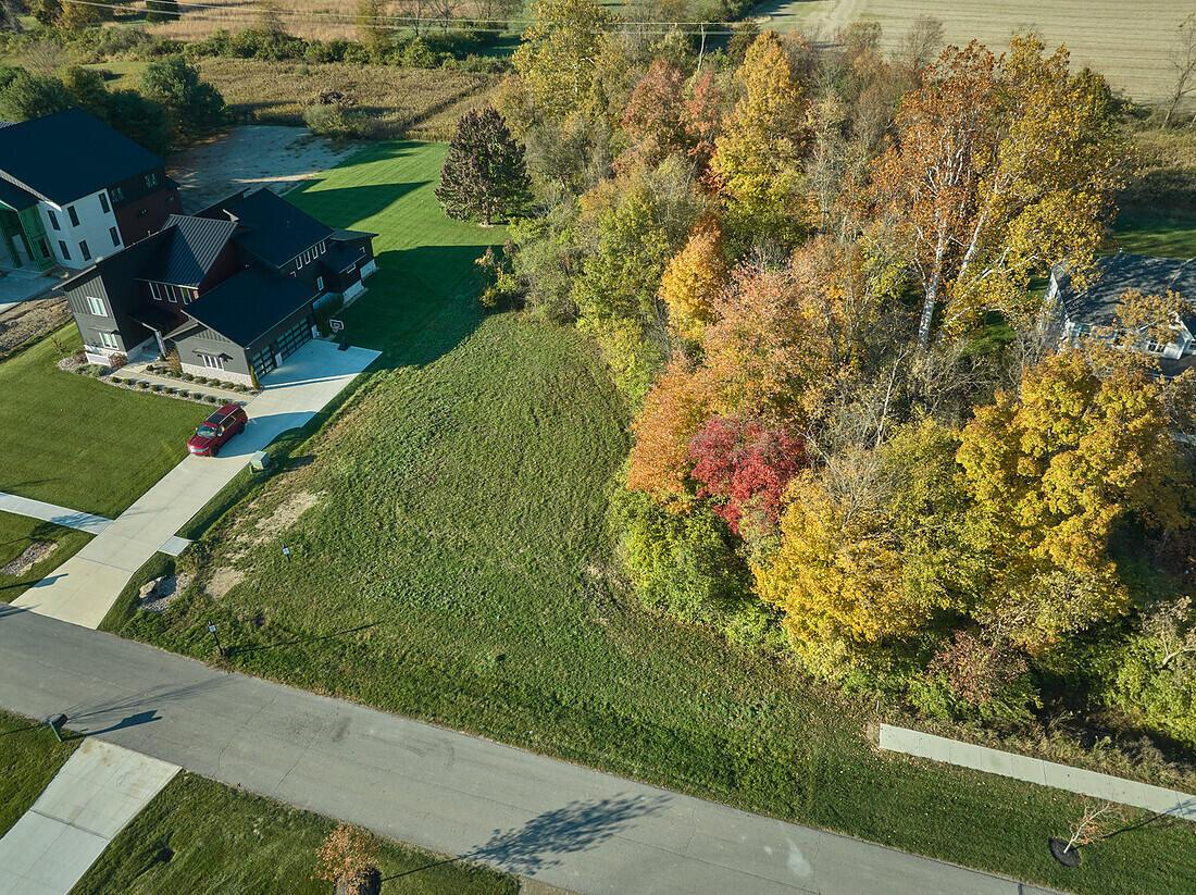 986 Lale Point Property Photo 2