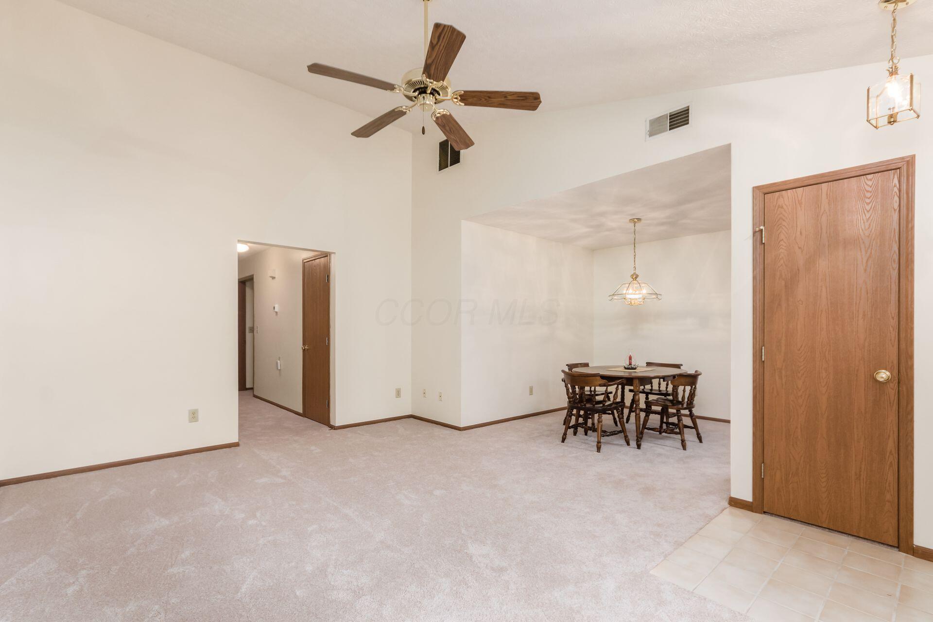 5522 Parkshire Drive Property Photo 9