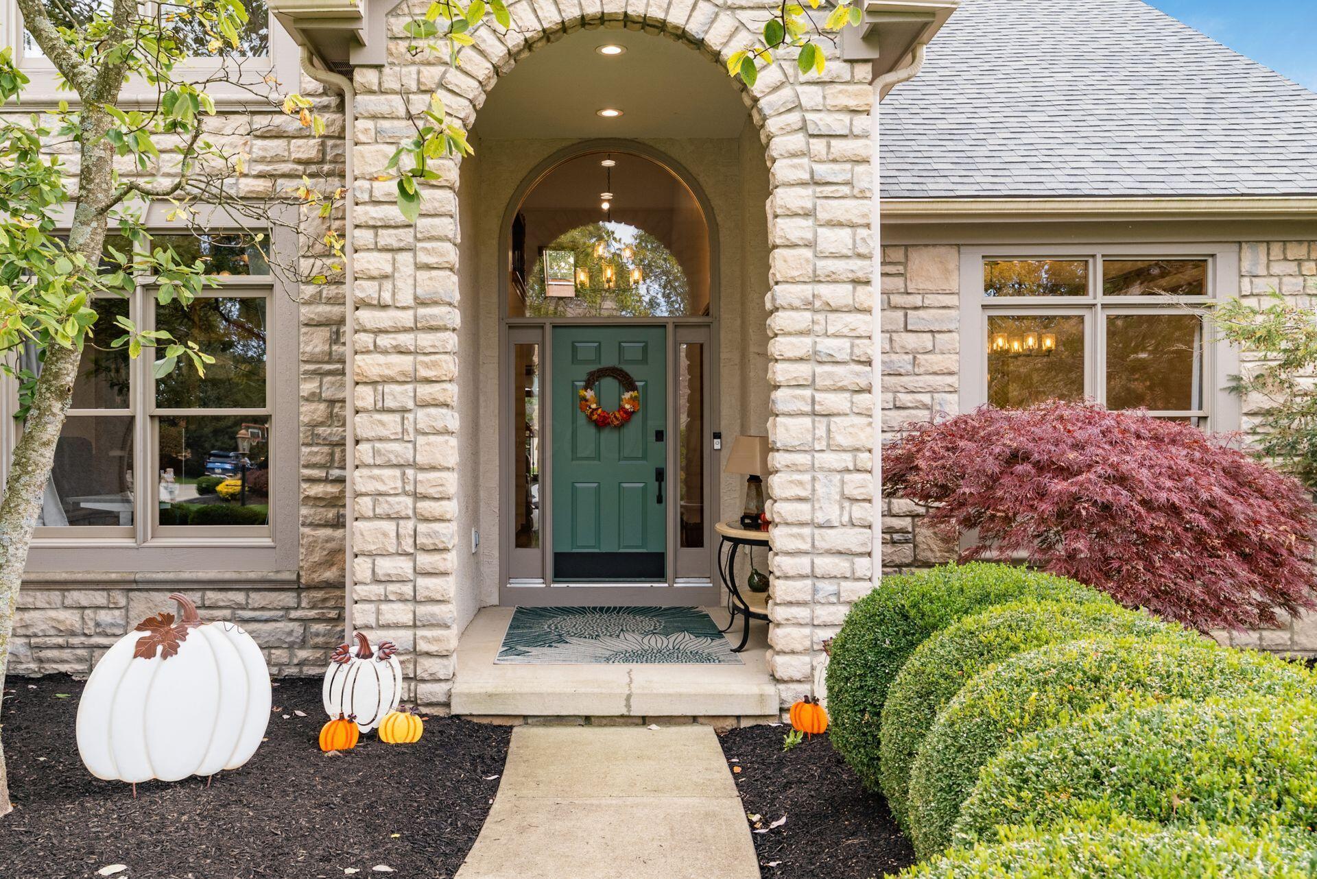 8512 Fallgold Lane Property Photo 3