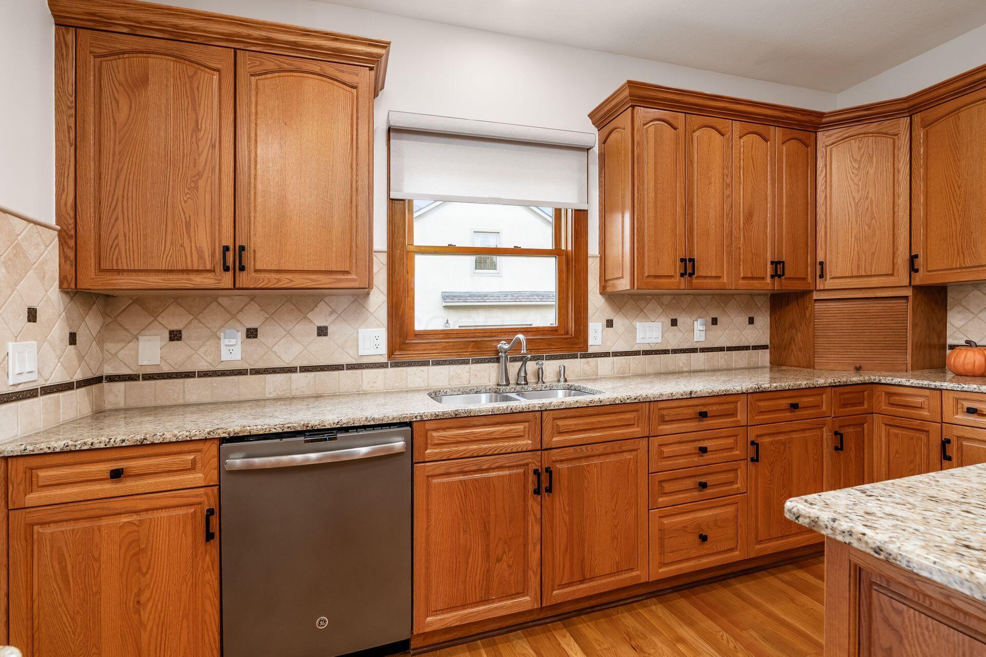 8512 Fallgold Lane Property Photo 22