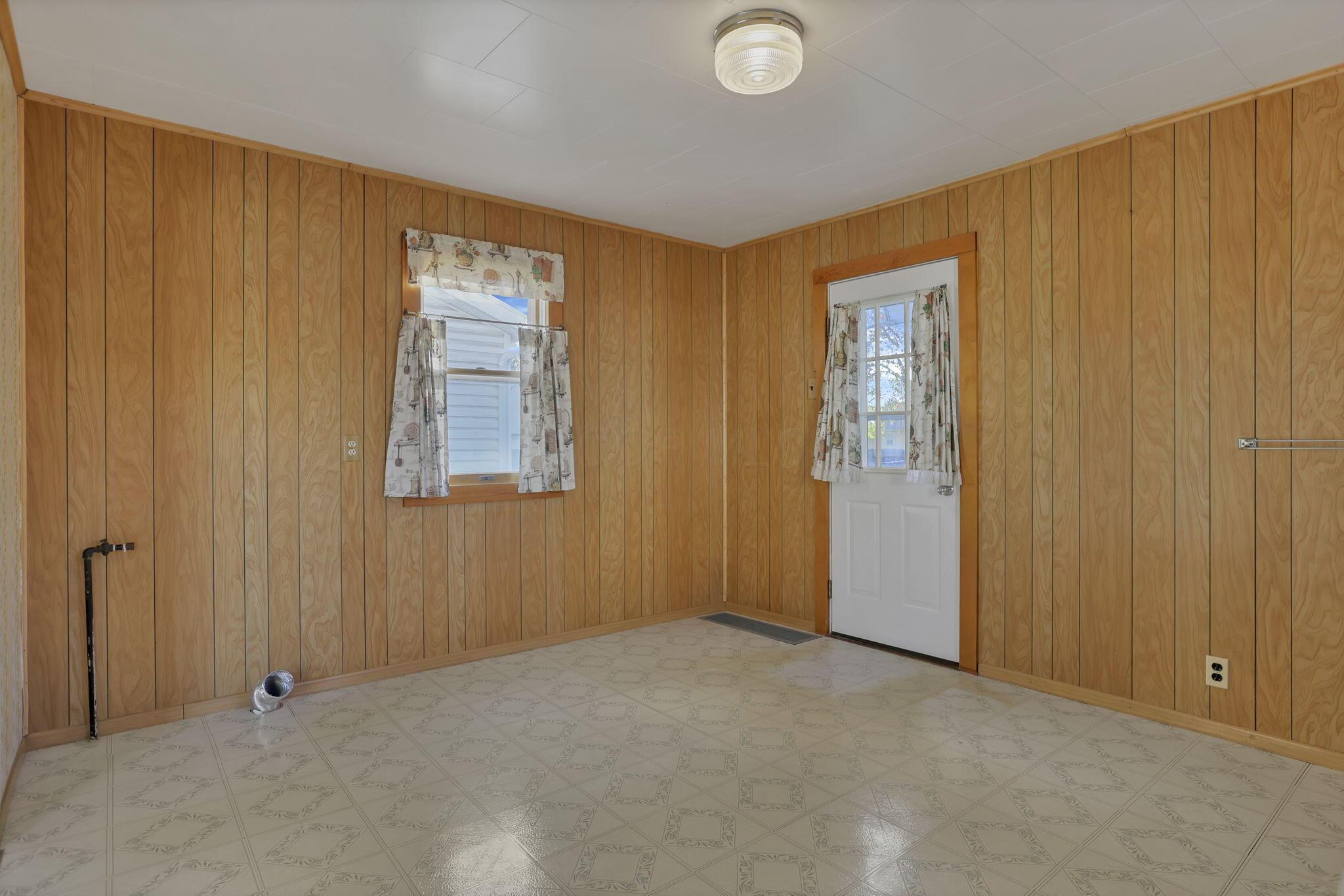 989 Davids Street Property Photo 17