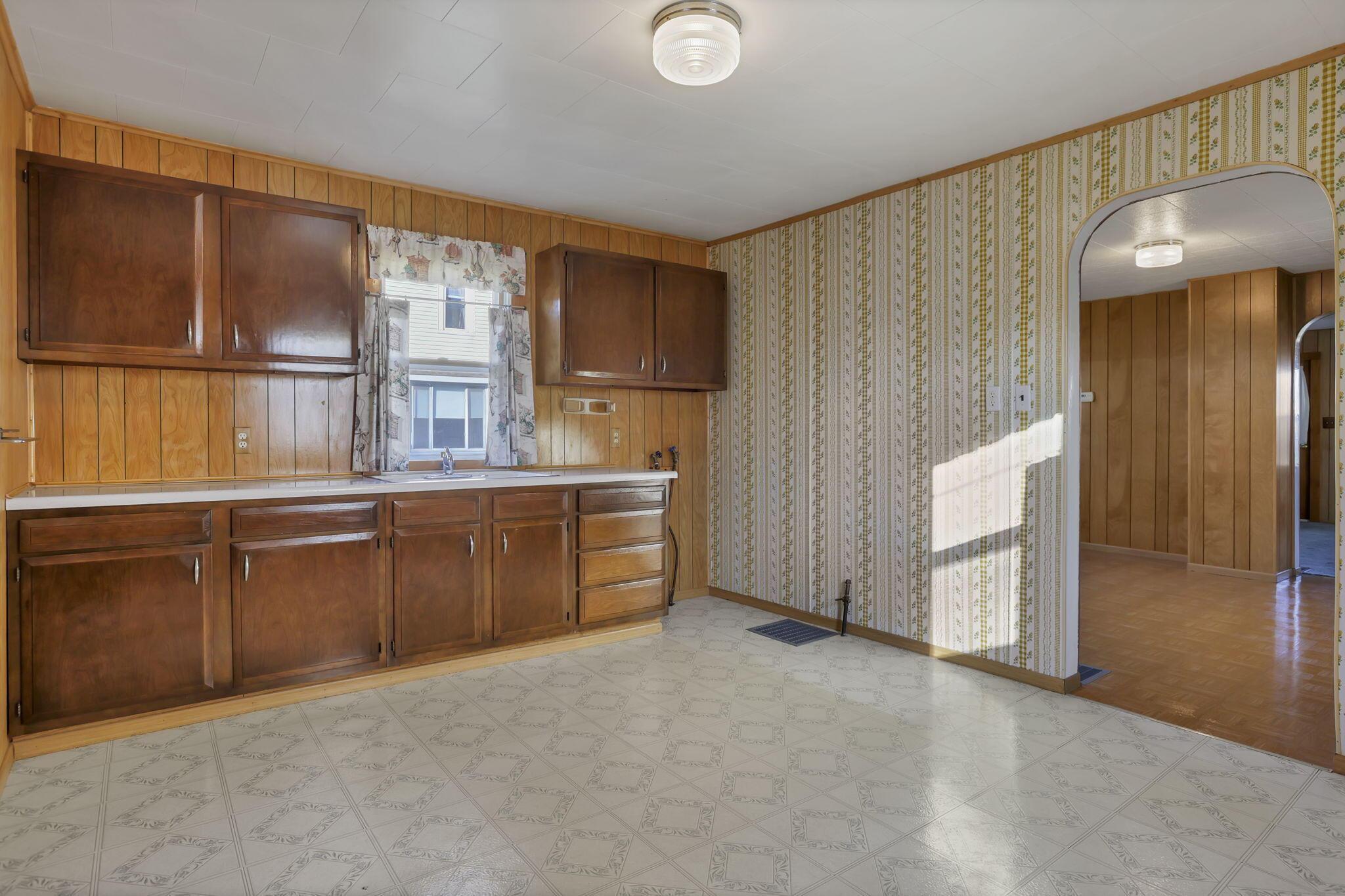 989 Davids Street Property Photo 18