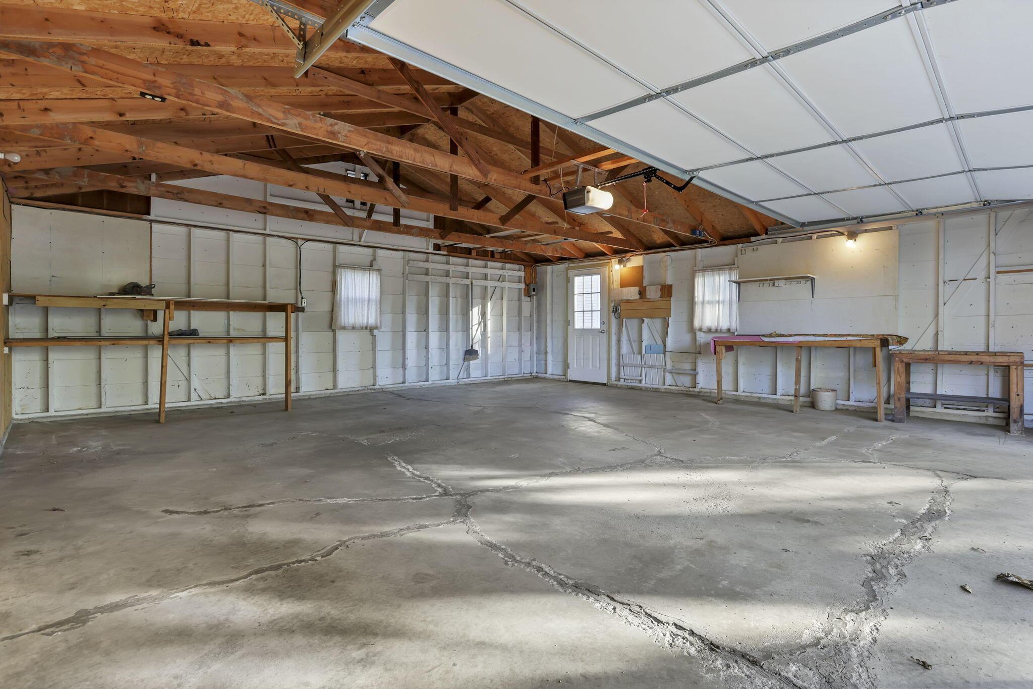 989 Davids Street Property Photo 27