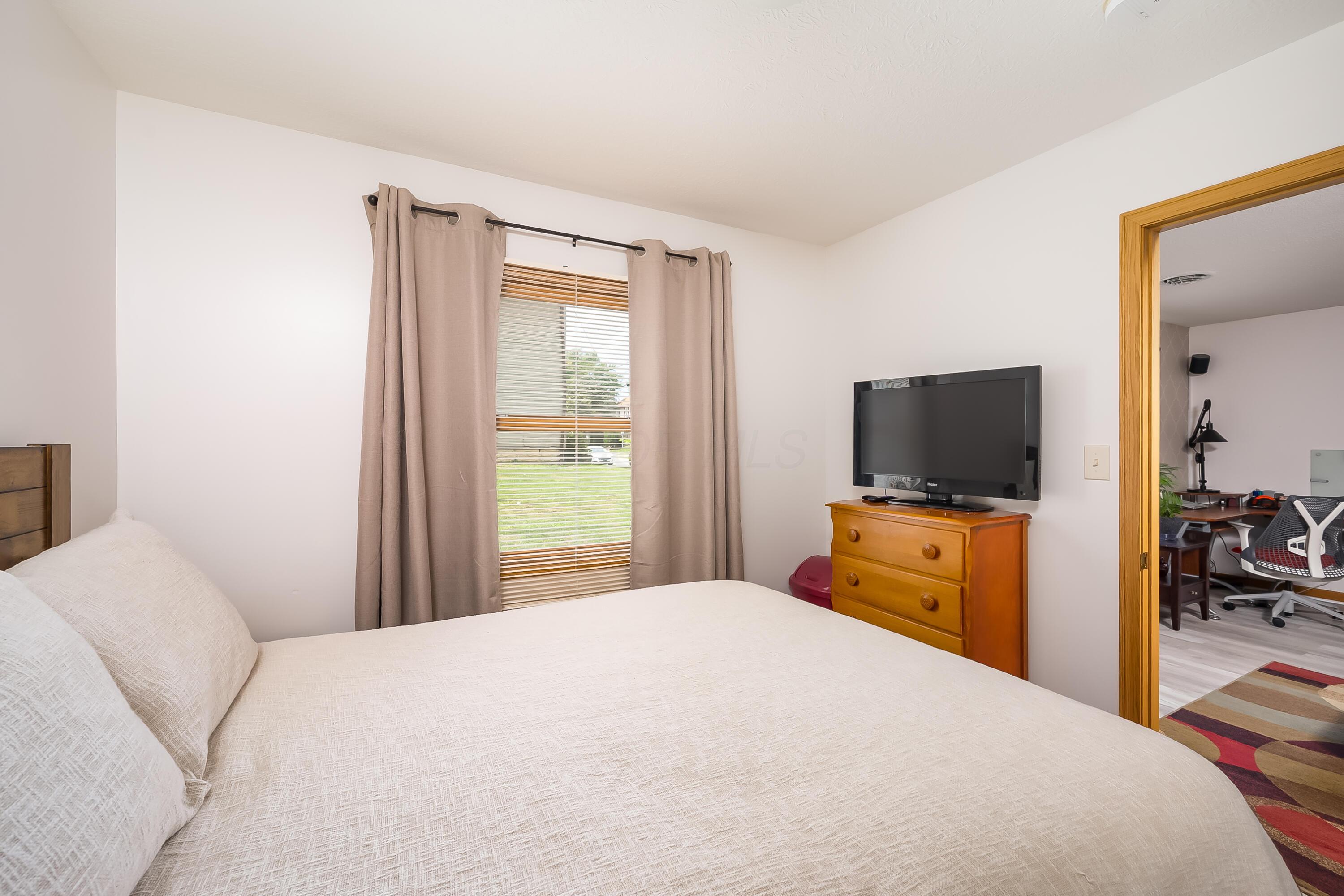 203 W Third Street Property Photo 33