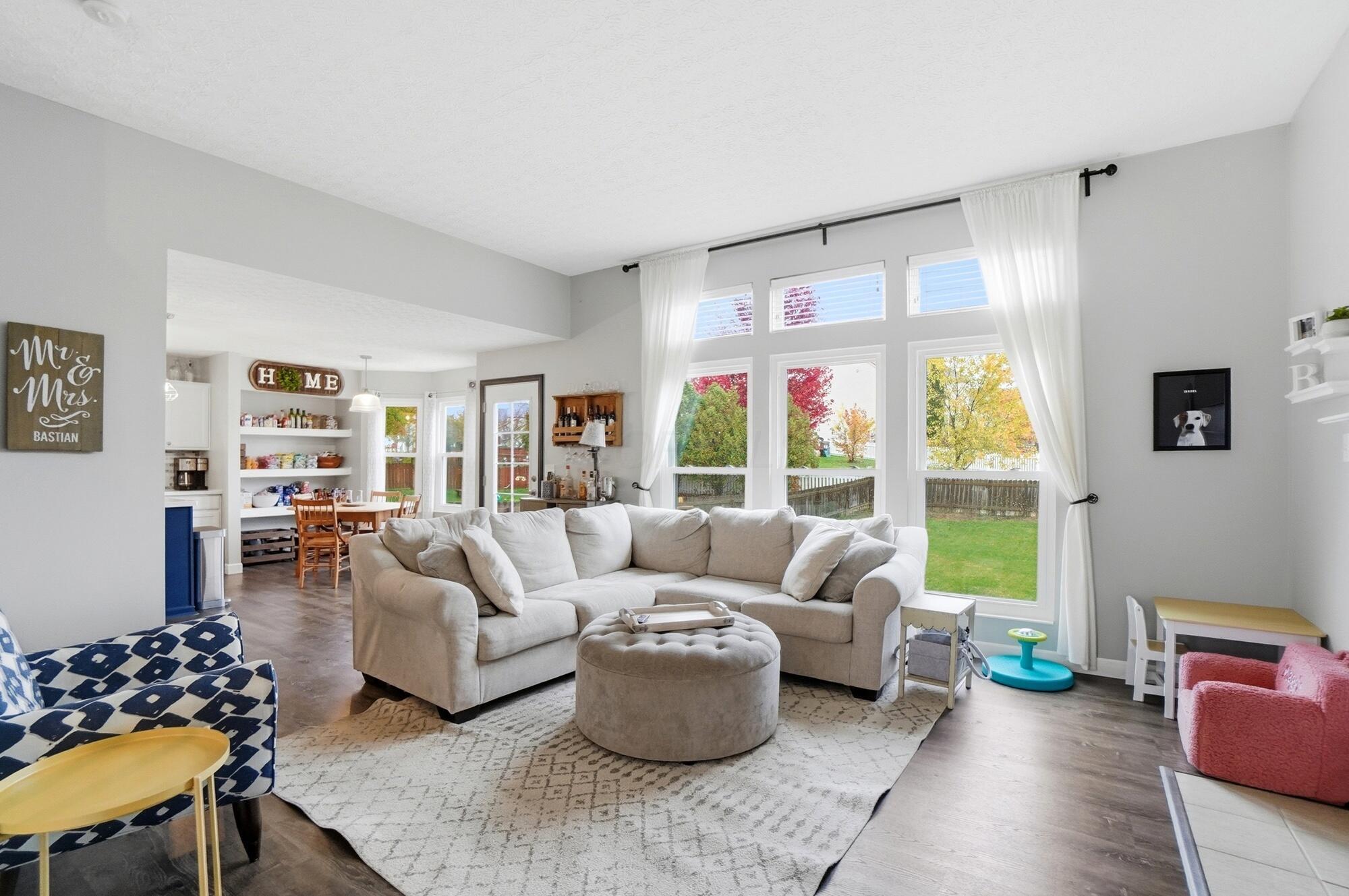 82 Lantern Chase Drive Property Photo 3