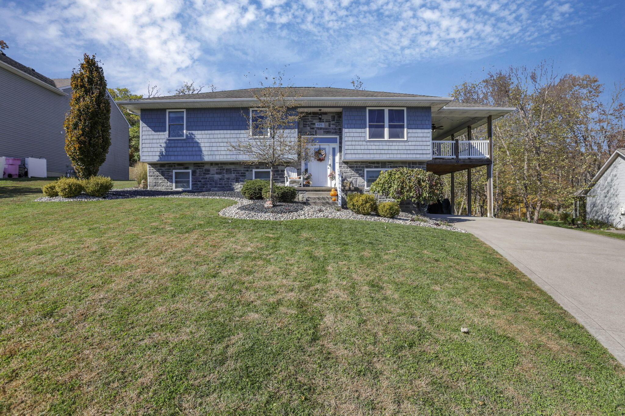 825 Edgehill Drive Property Photo 2