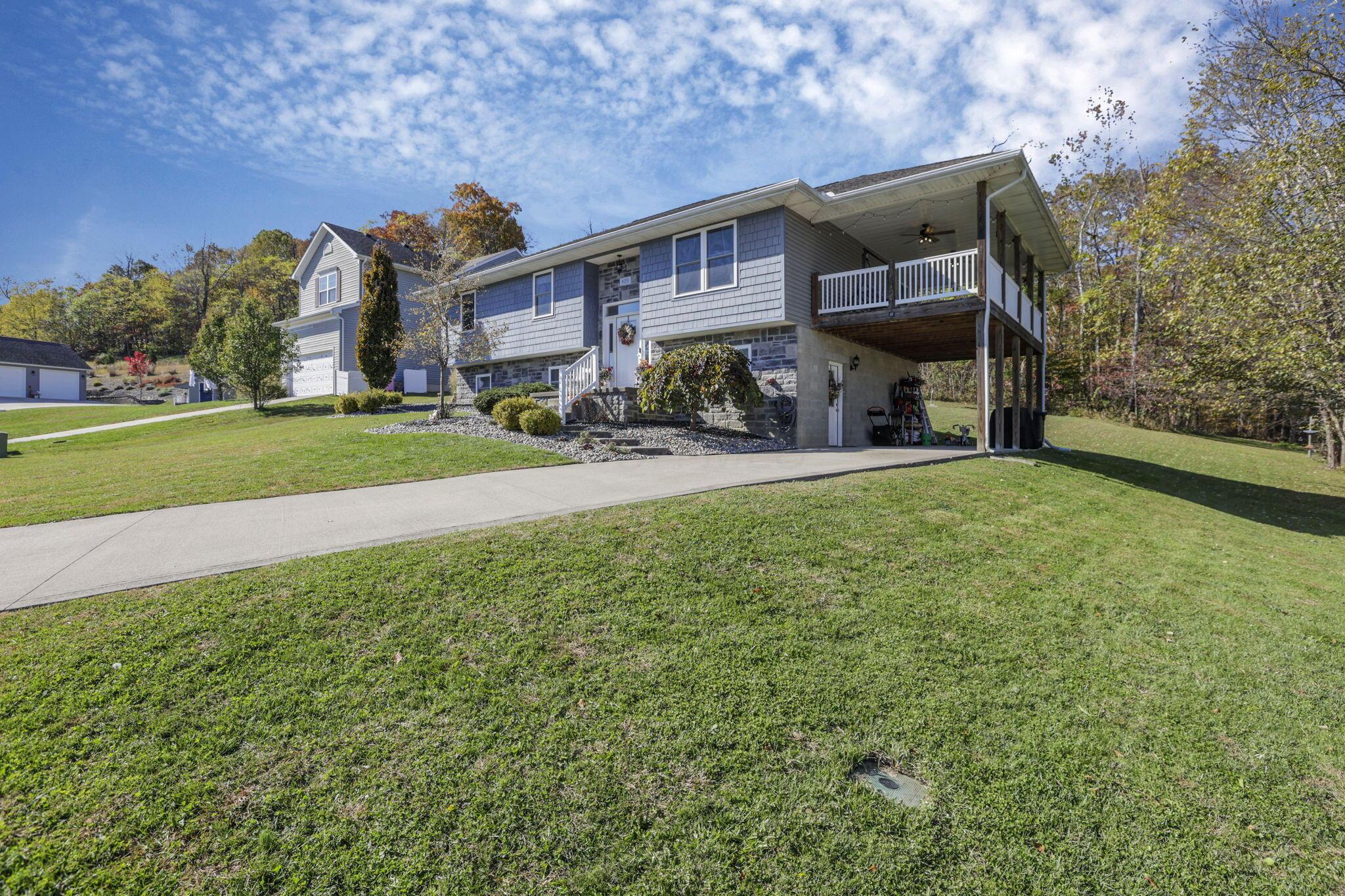 825 Edgehill Drive Property Photo 3