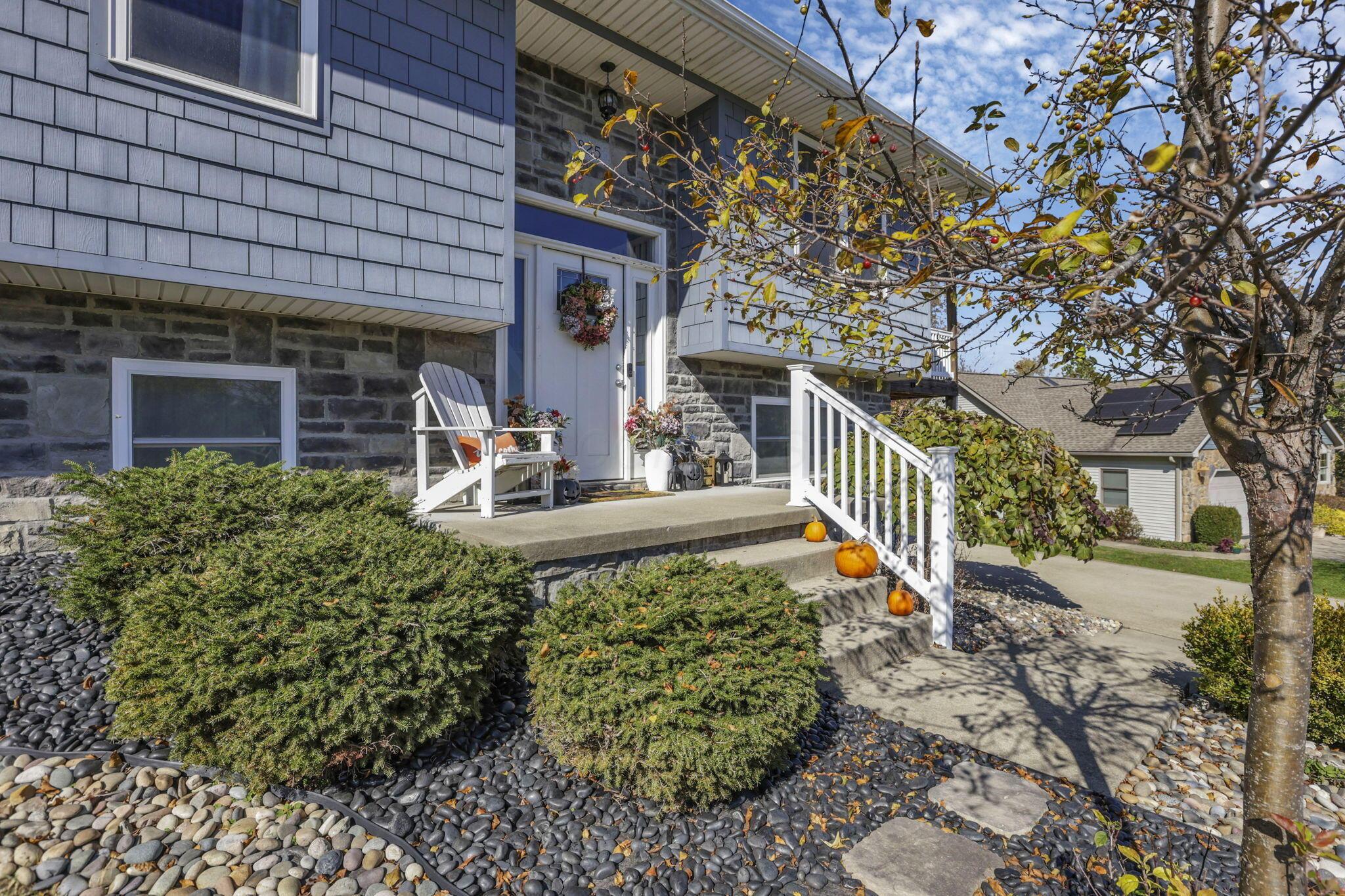 825 Edgehill Drive Property Photo 4