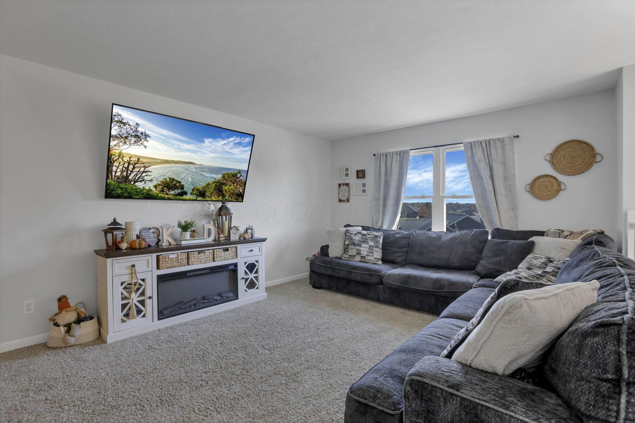 825 Edgehill Drive Property Photo 6