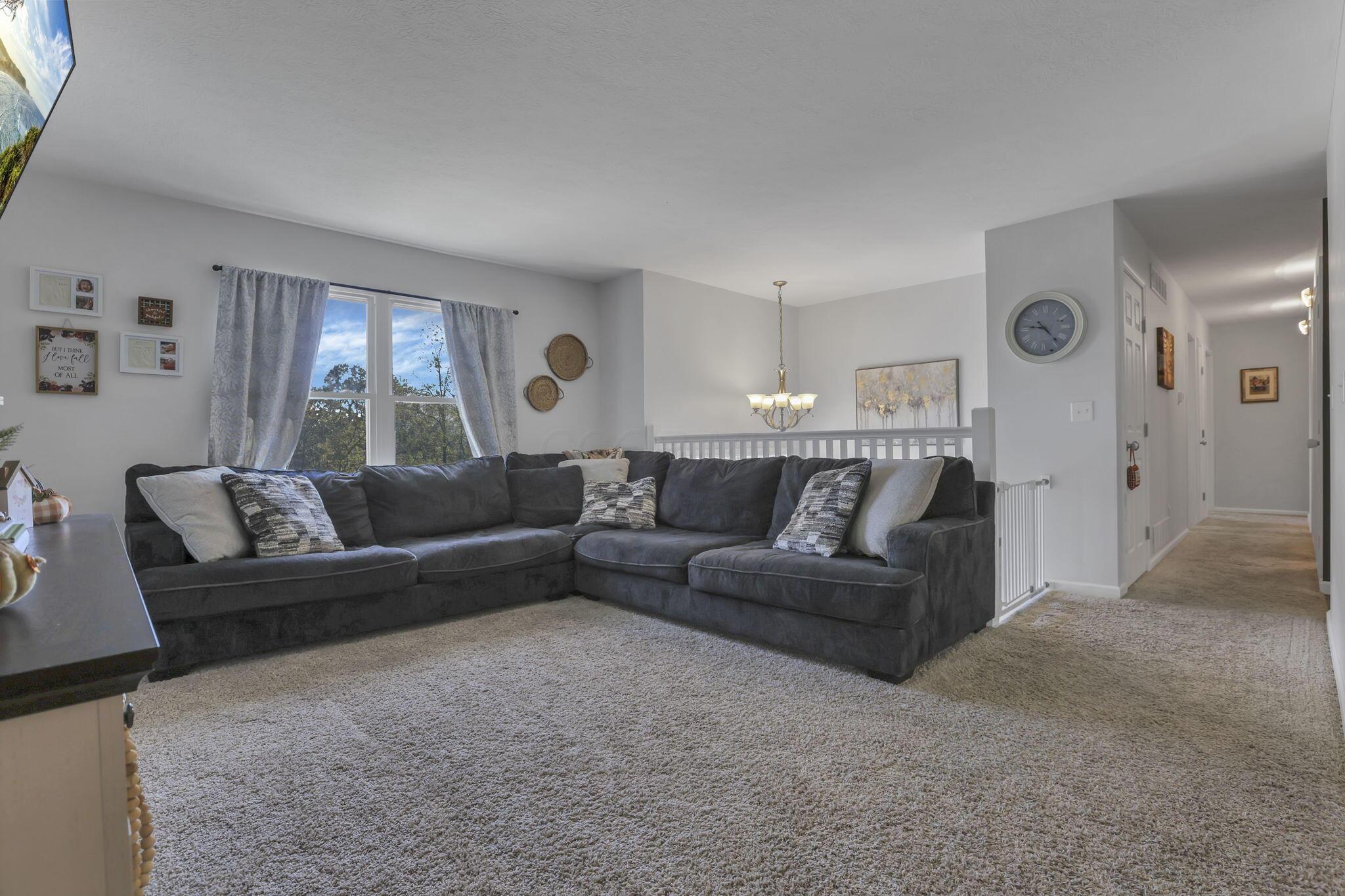 825 Edgehill Drive Property Photo 8