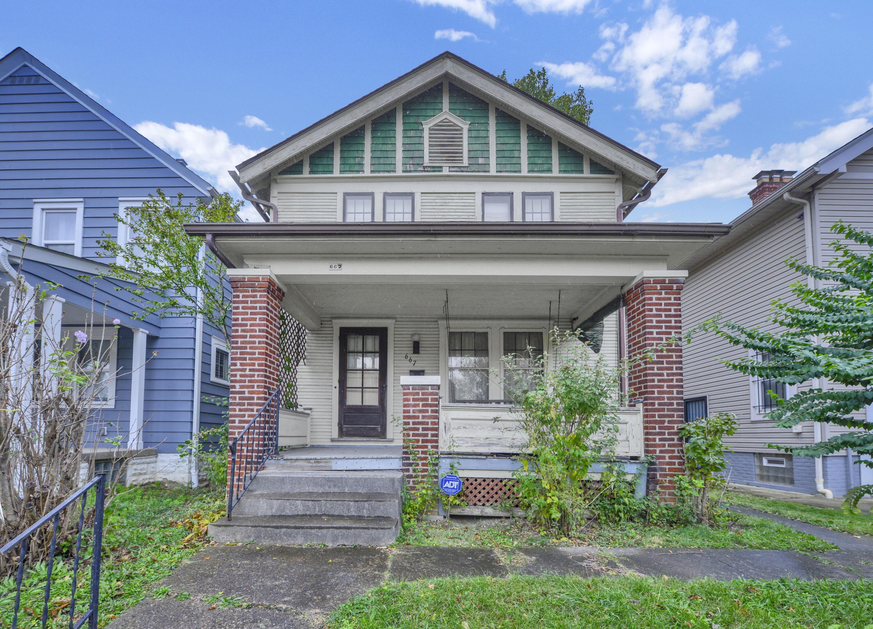 667 E Columbus Street Property Photo 1