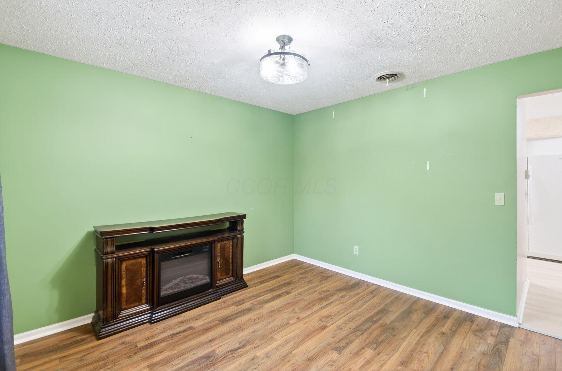 1501 Rolling Meadows Drive Property Photo 12