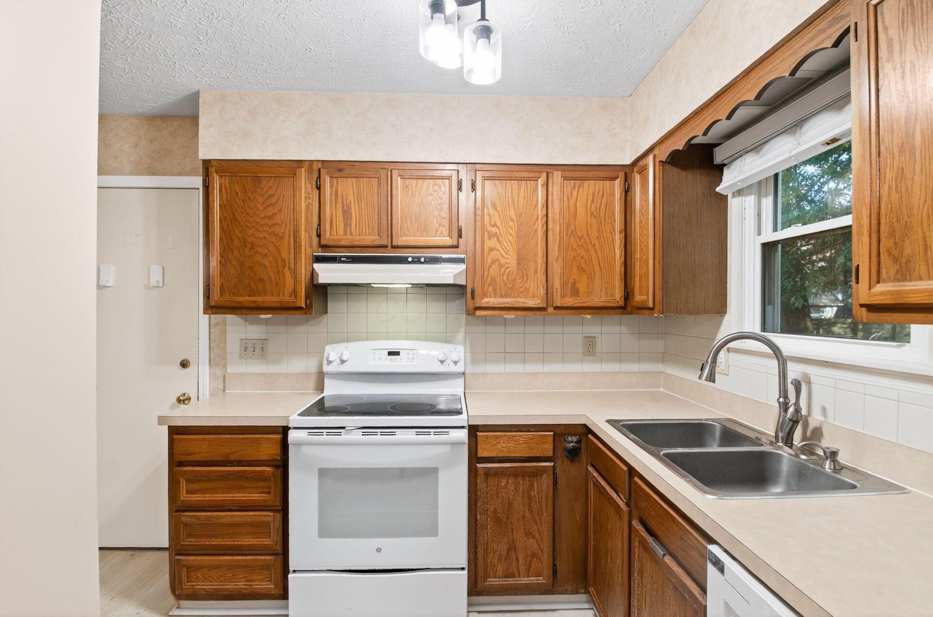 1501 Rolling Meadows Drive Property Photo 24