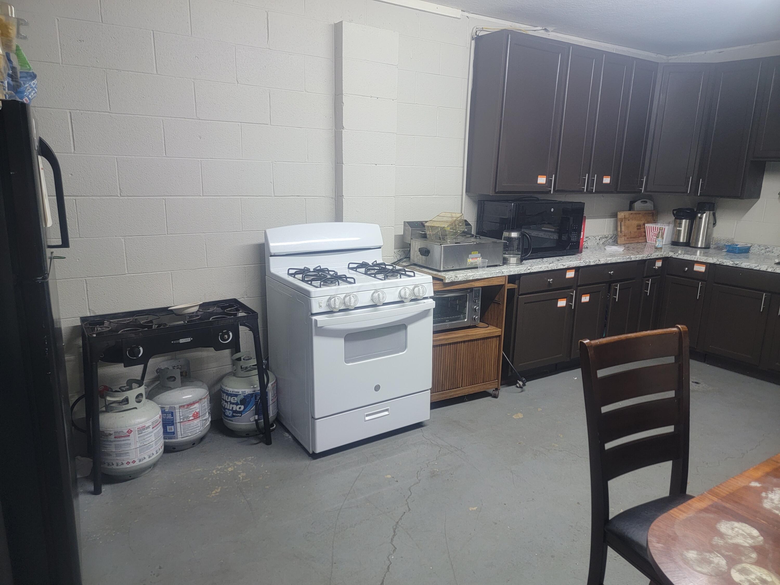 2880 S High Street Property Photo 8