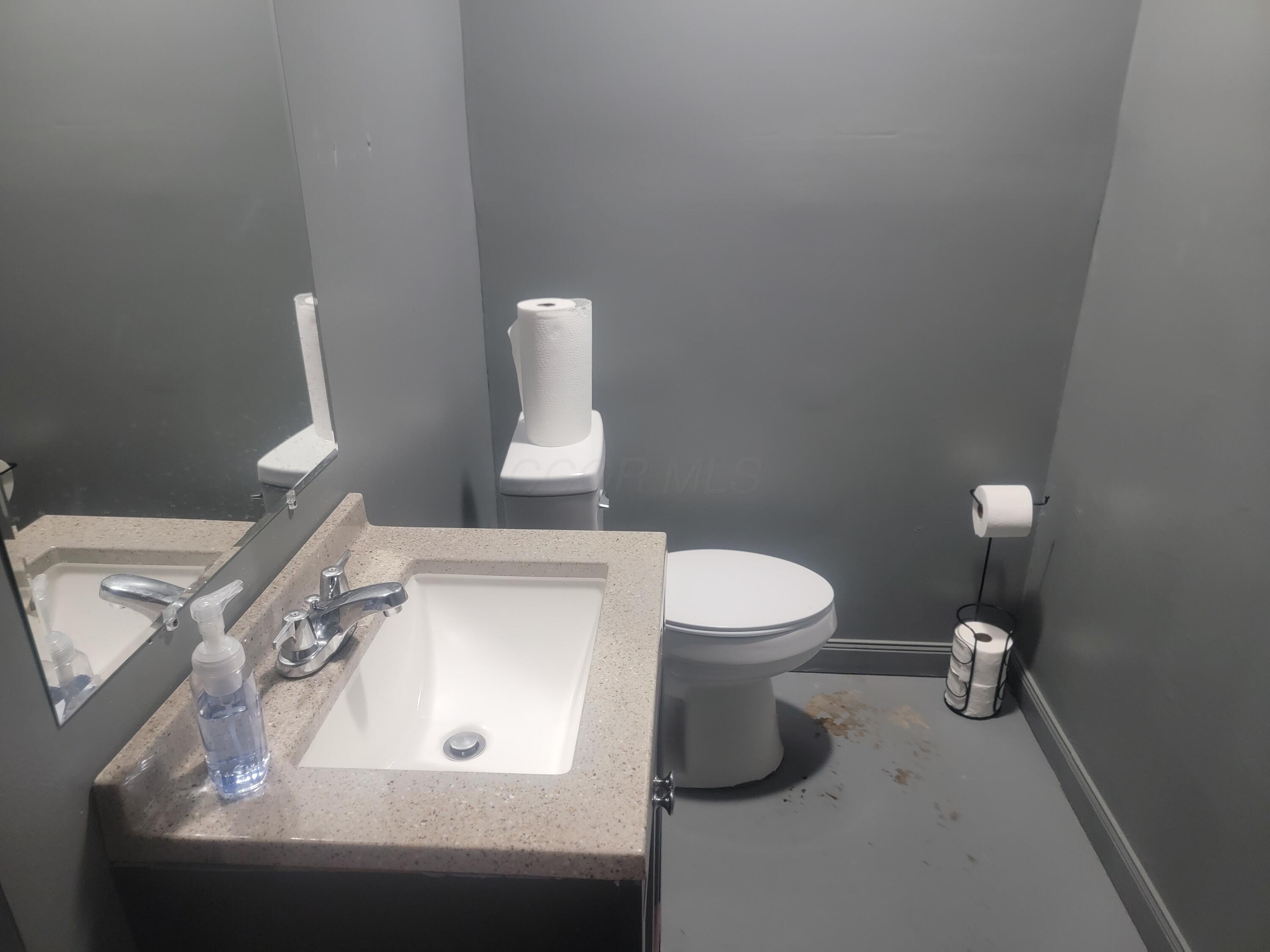 2880 S High Street Property Photo 9