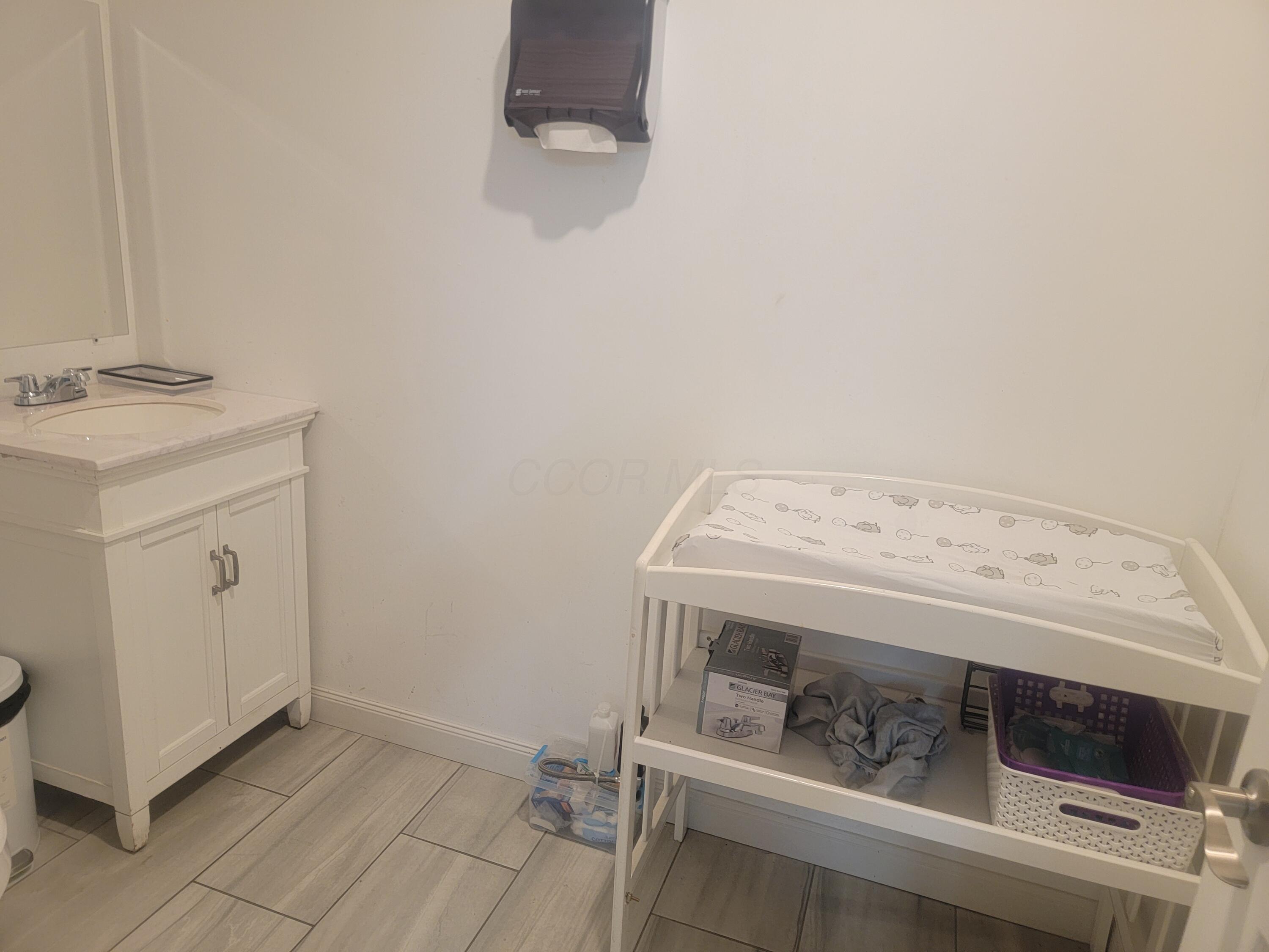 2880 S High Street Property Photo 22