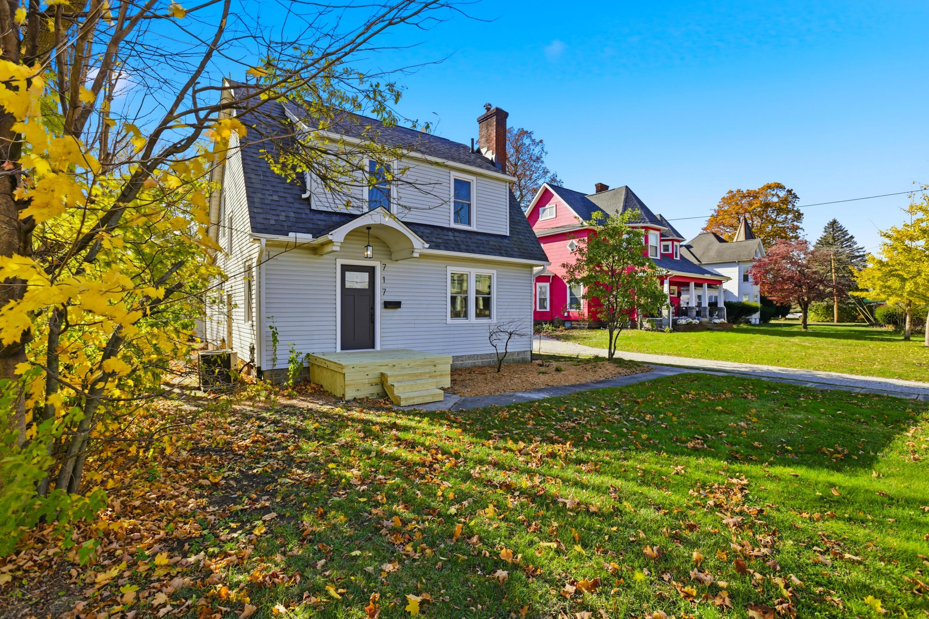 717 E Main Street Property Photo 1