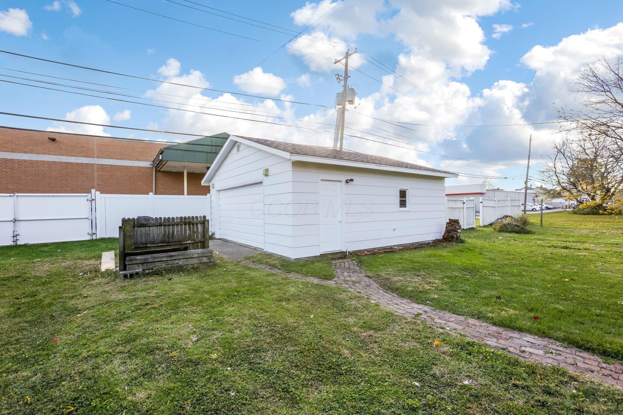 844 E Wheeling Street Property Photo 40