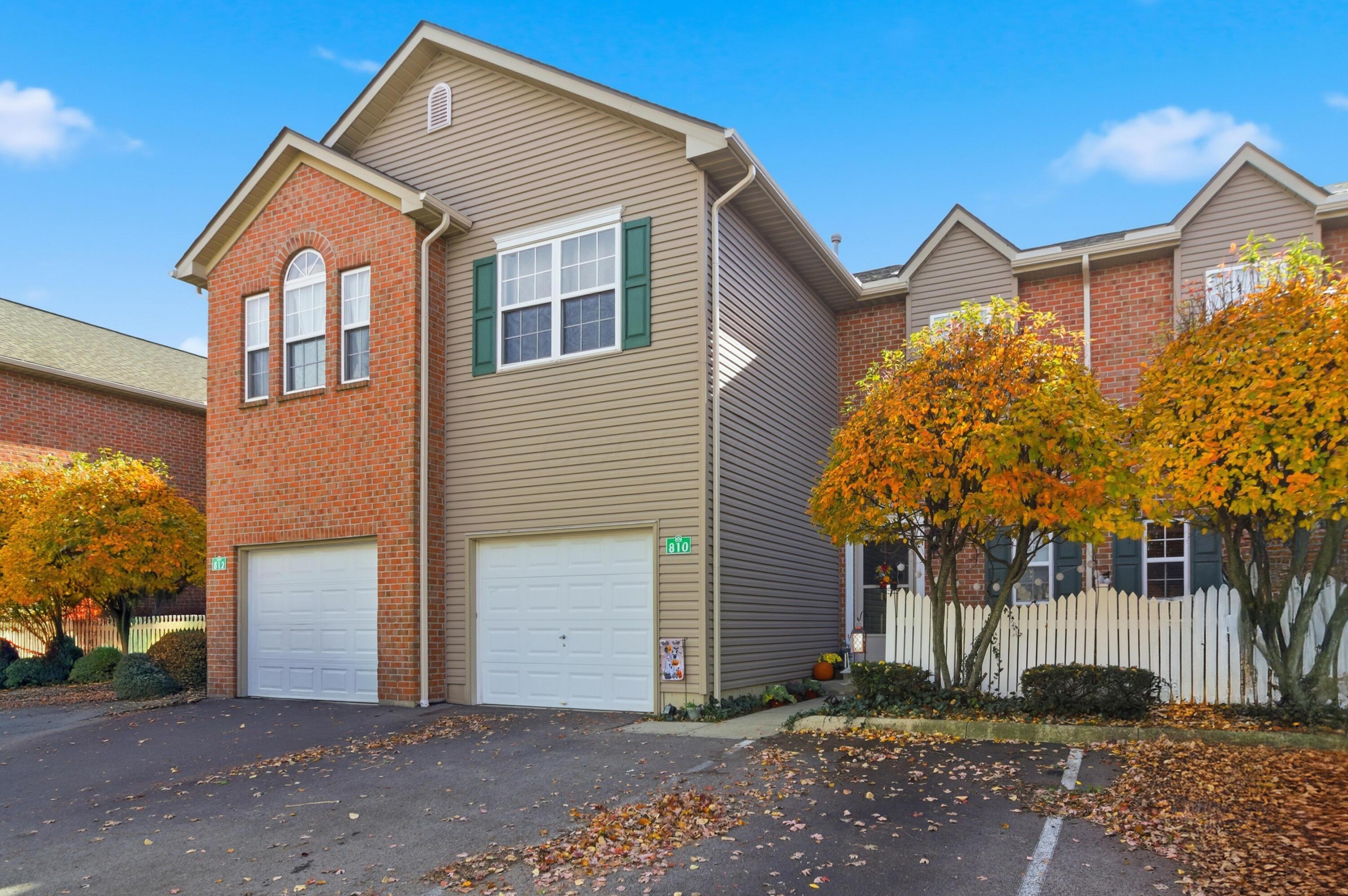 810 Mystic Pointe Drive Property Photo 1