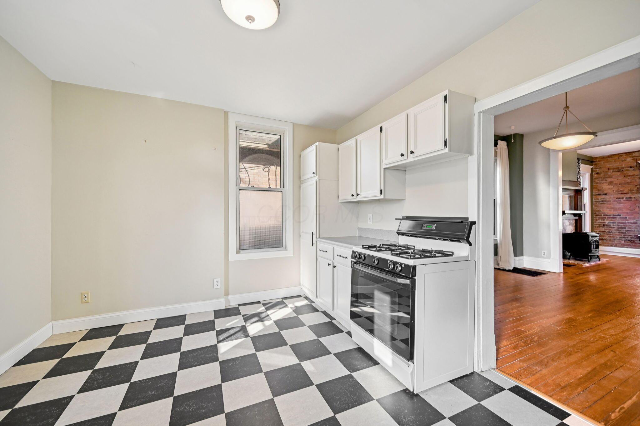 537 W 3rd Avenue Property Photo 15