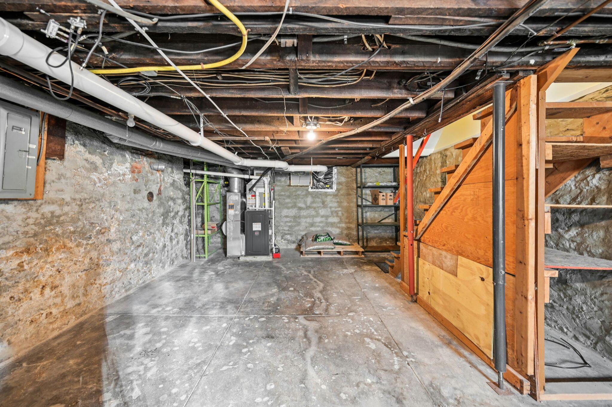 537 W 3rd Avenue Property Photo 28
