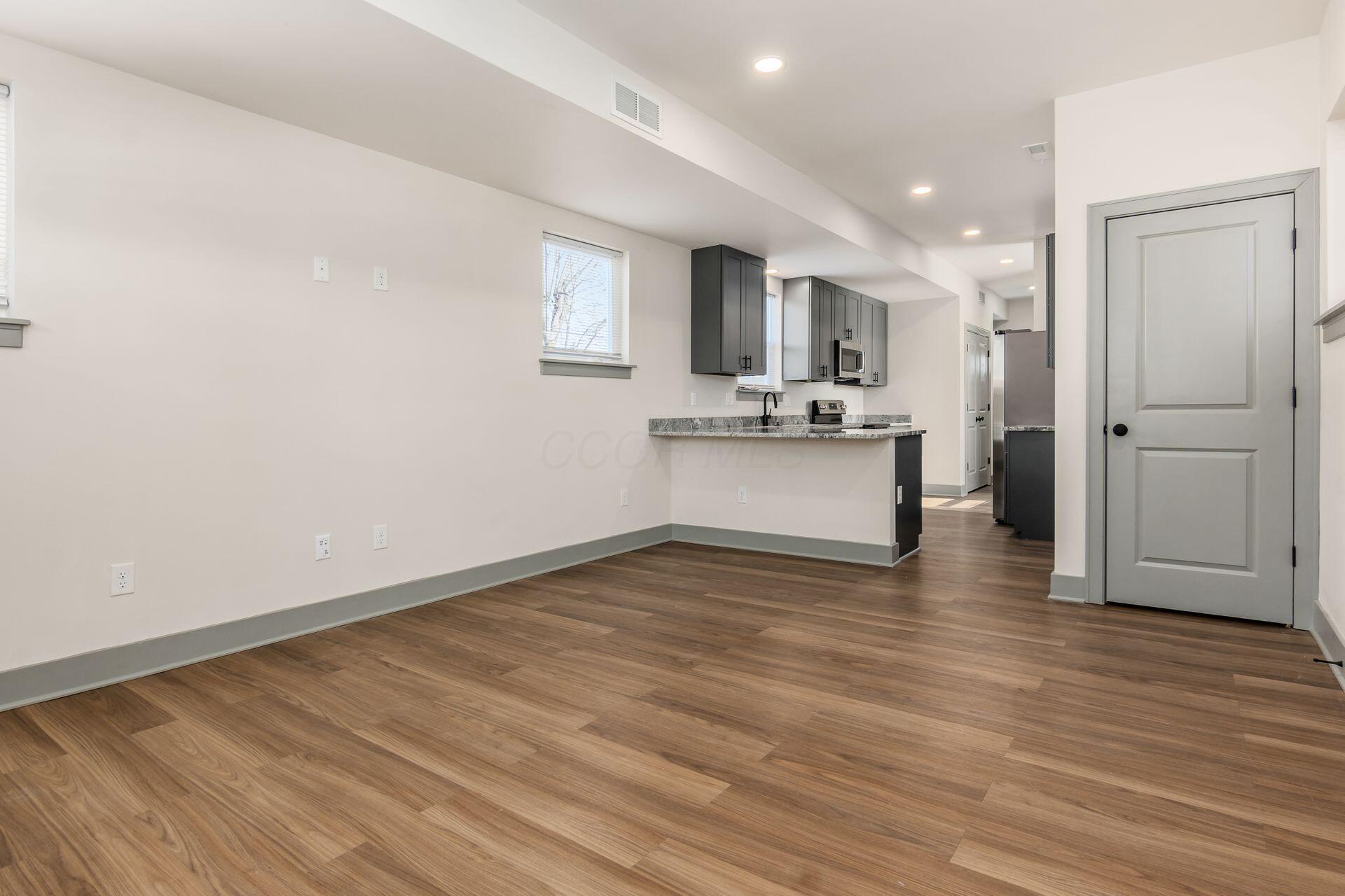 172 Whitethorne Avenue Property Photo 8