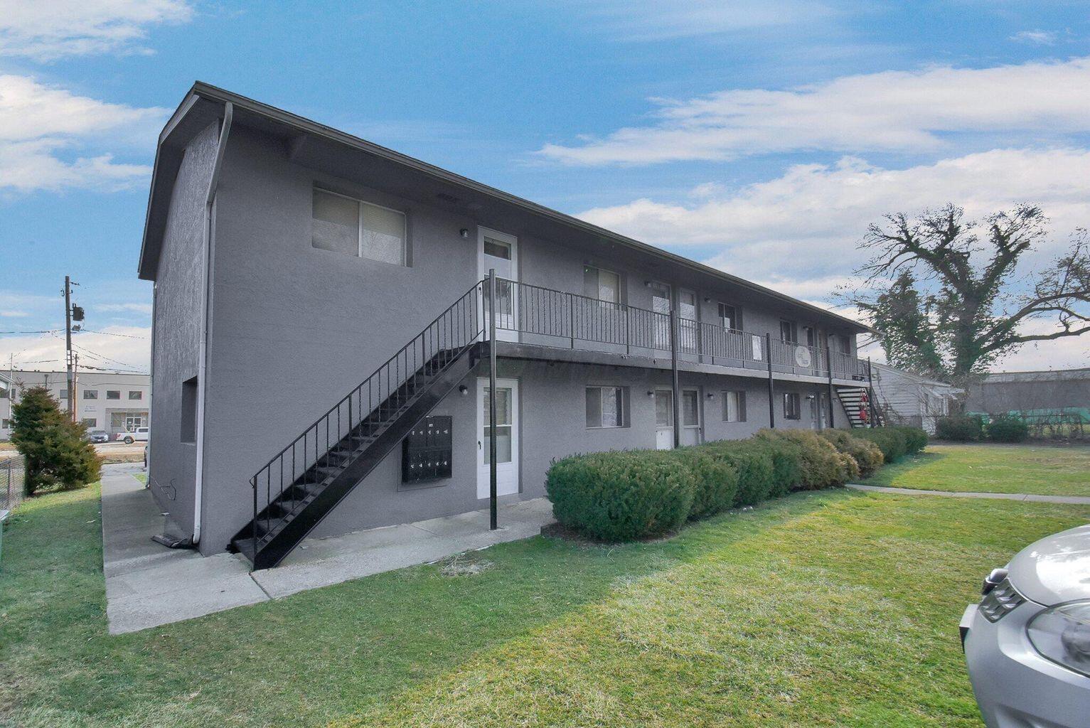 160 N Sylvan Avenue Property Photo 1