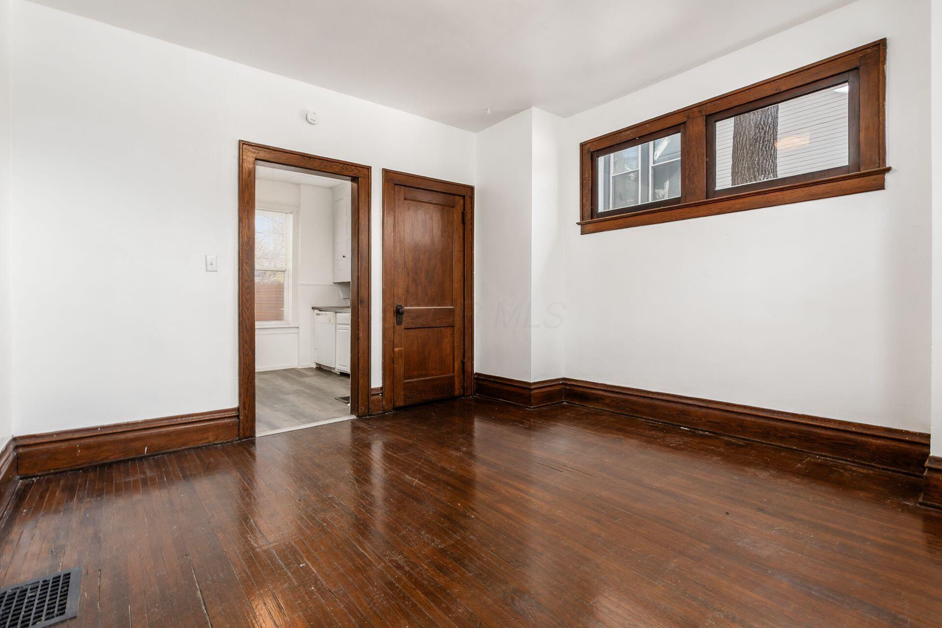 2394 Neil Avenue Property Photo 8