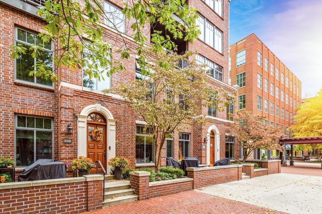 251 Daniel Burnham Square, Unit #259