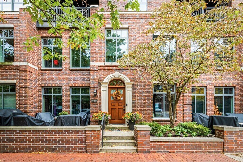 251 Daniel Burnham Square, Unit #259 Property Photo 2