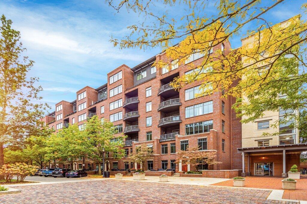251 Daniel Burnham Square, Unit #259 Property Photo 40