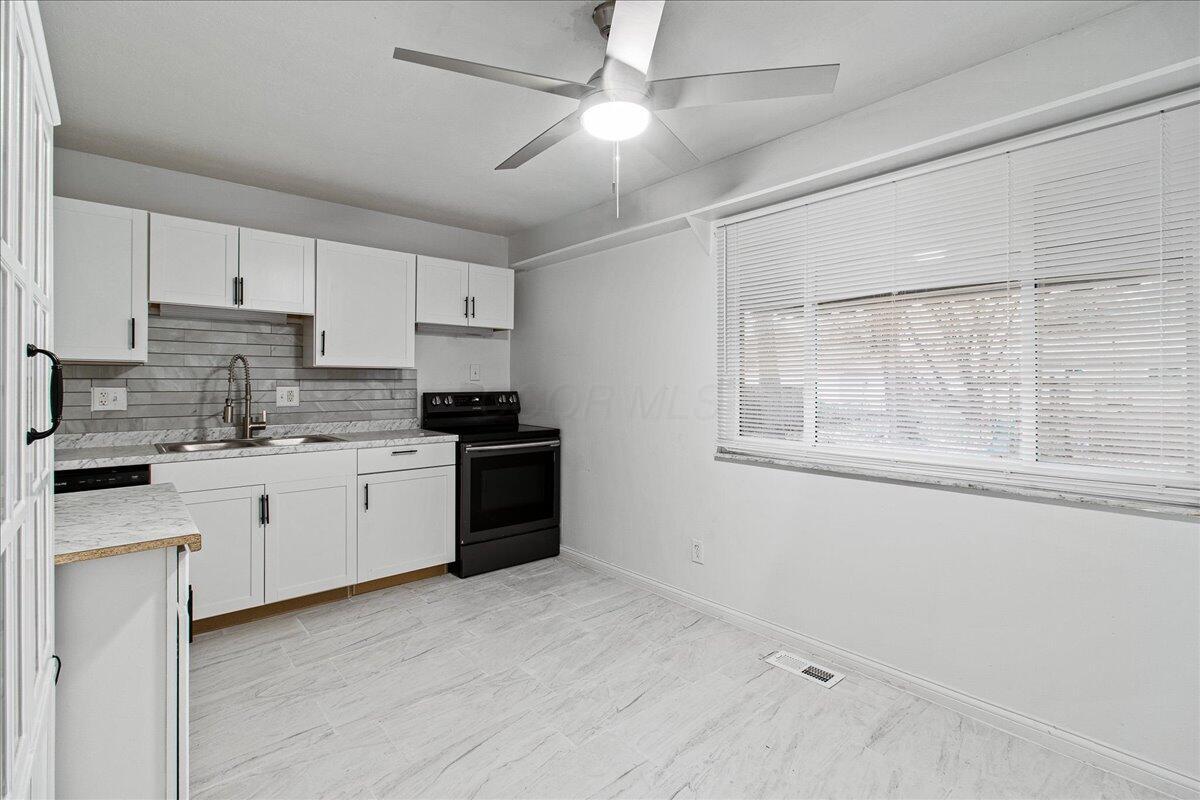 5143 Rutledge Drive N Property Photo 8