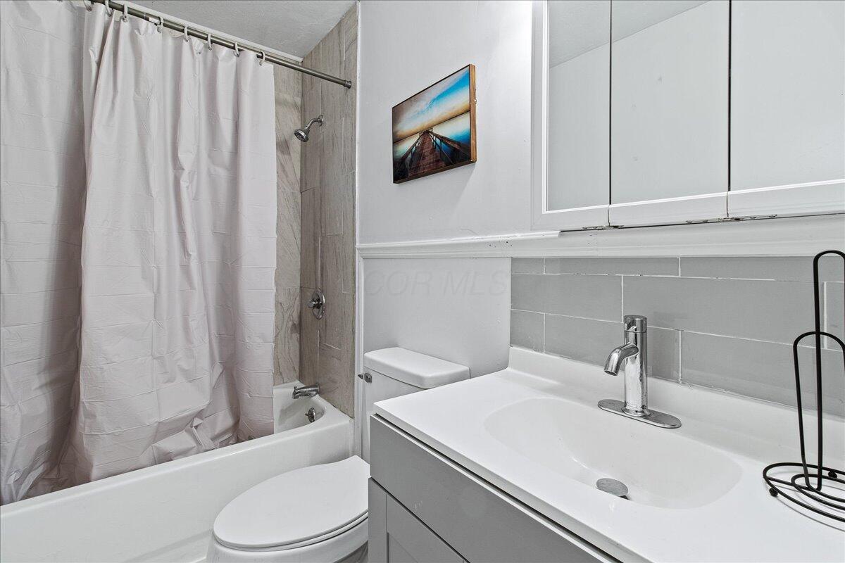 5143 Rutledge Drive N Property Photo 11