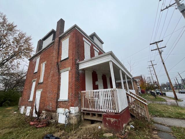 891 E Mound Street Property Photo 3