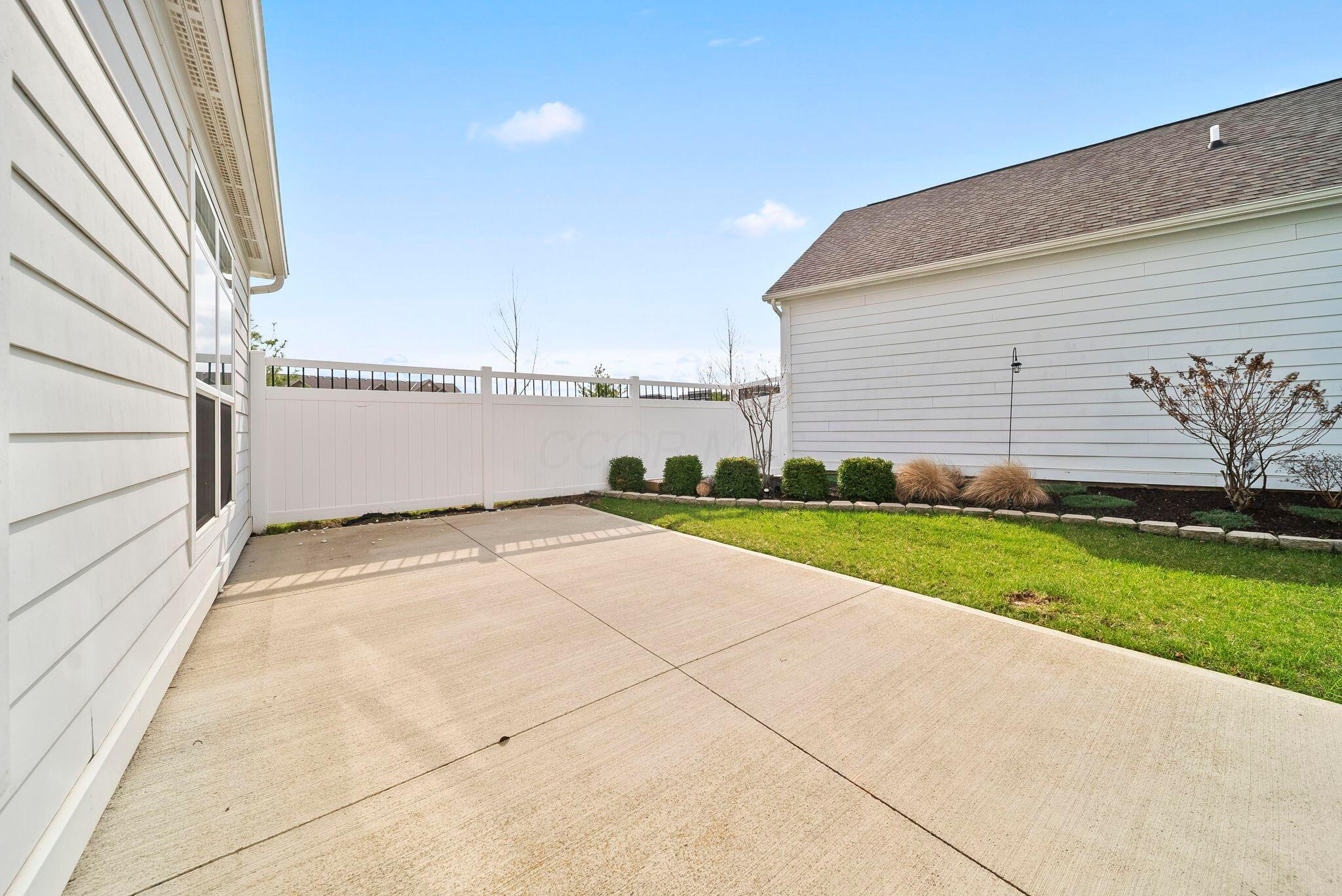 5744 Caulfield Lane Property Photo 4
