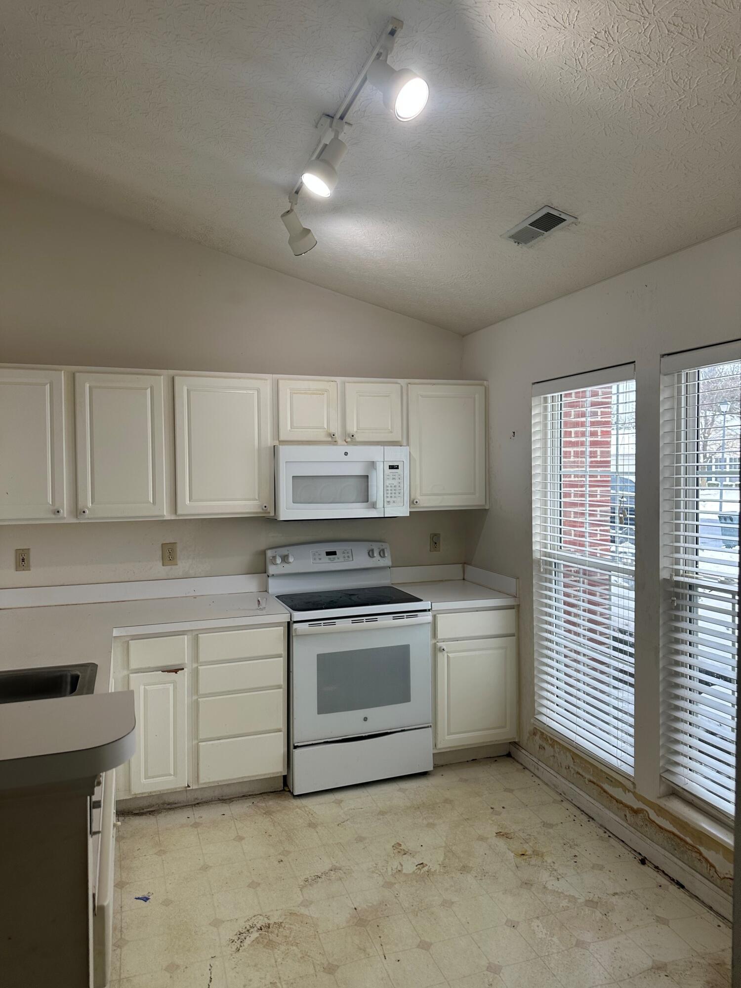 6131 Murphys Pond Road Property Photo 3