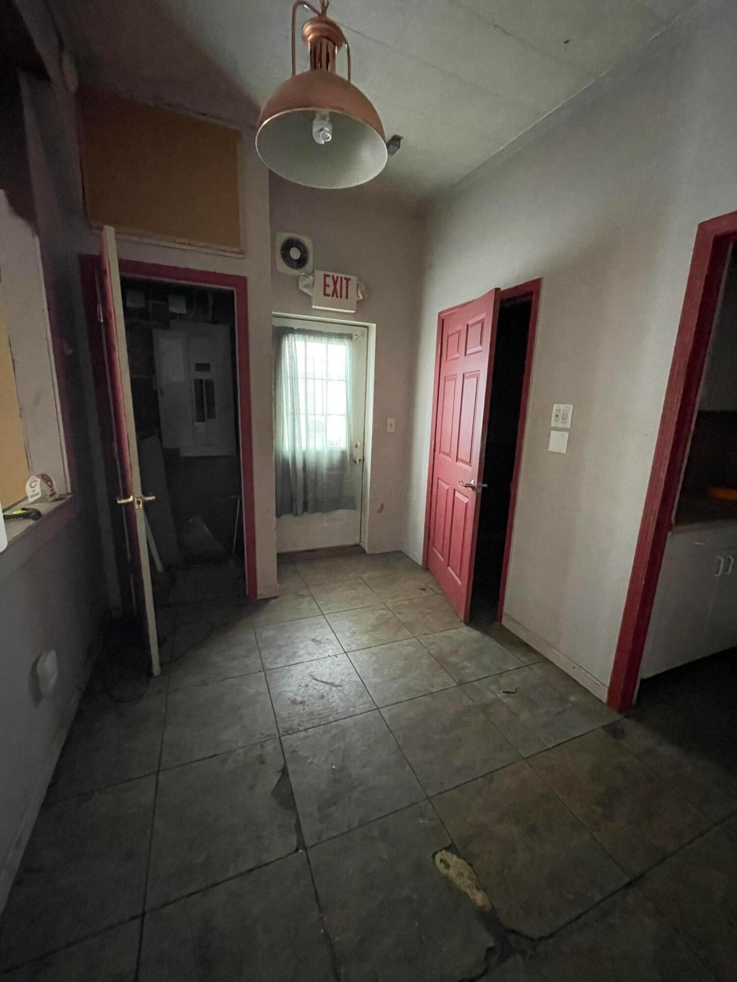 5002 S Walnut Street Property Photo 6