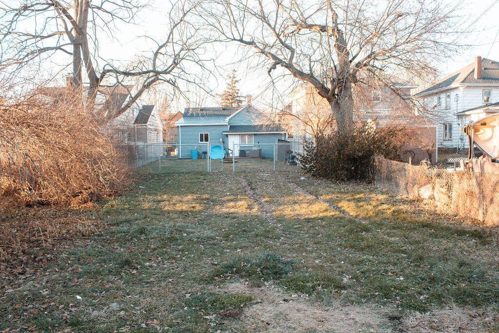 523 E Paint Street Property Photo 20