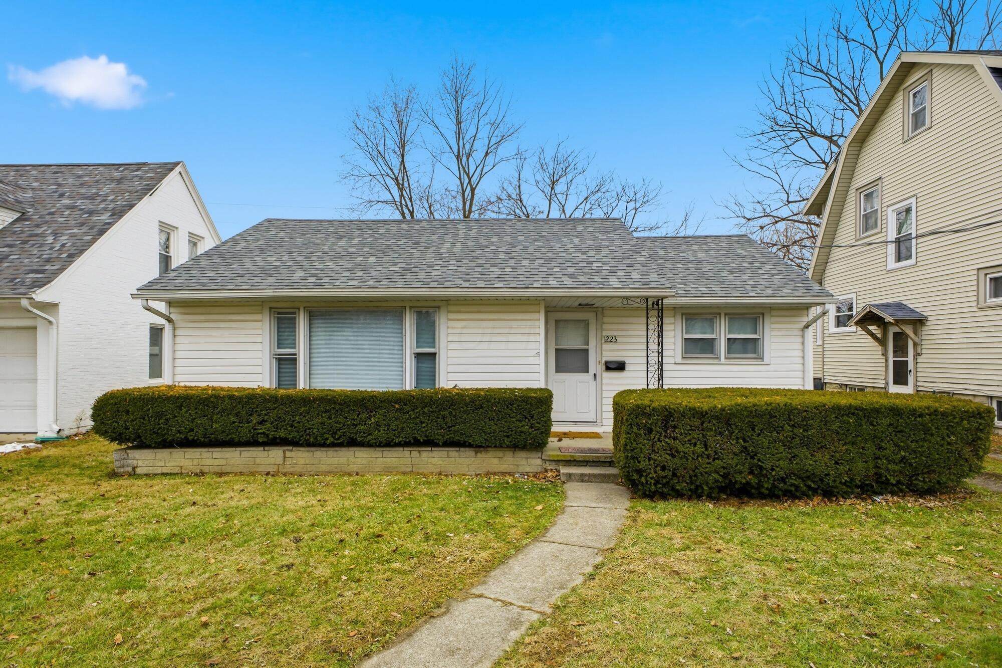 223 Forest Lawn Boulevard Property Photo 2