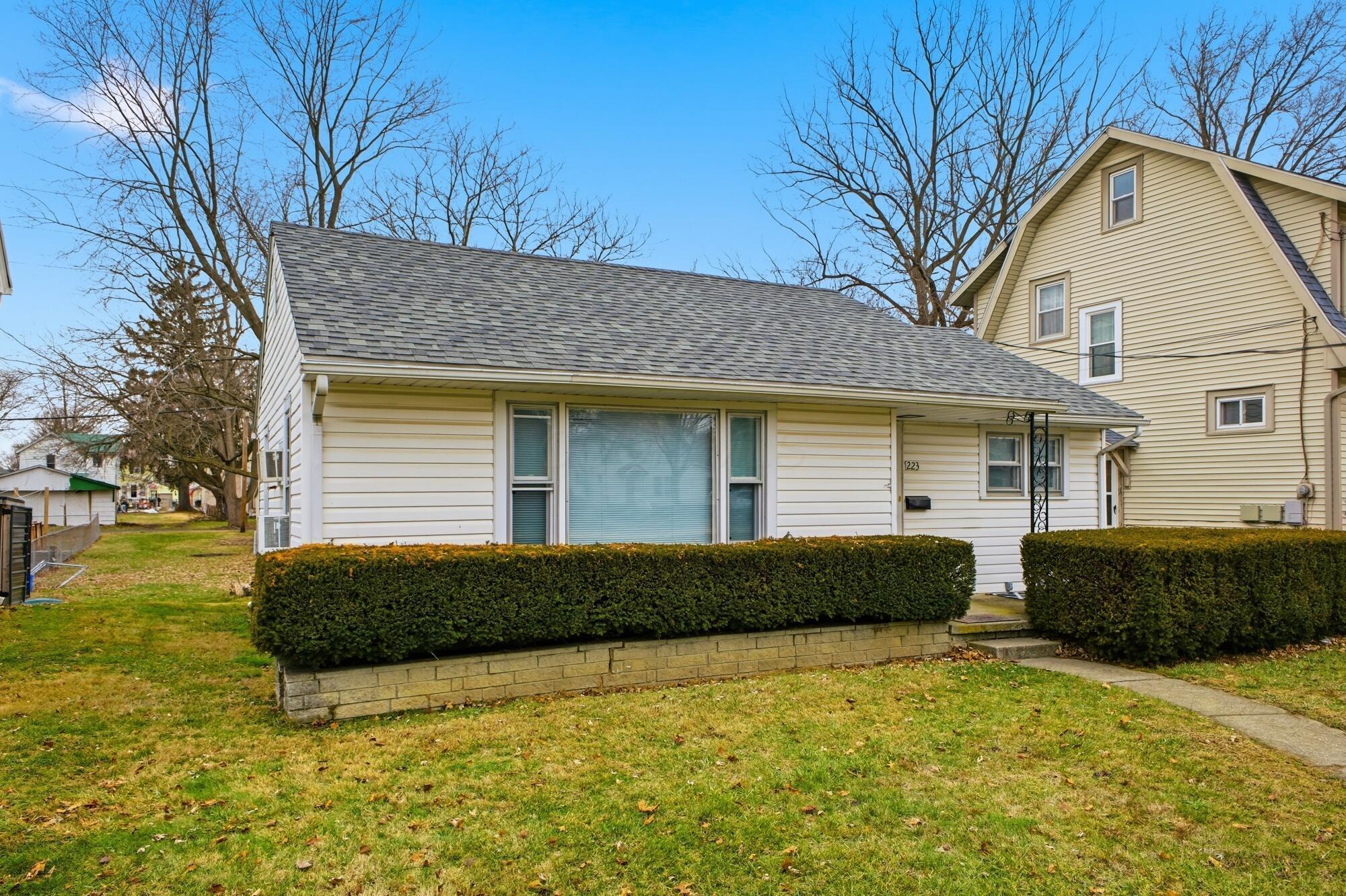223 Forest Lawn Boulevard Property Photo 4