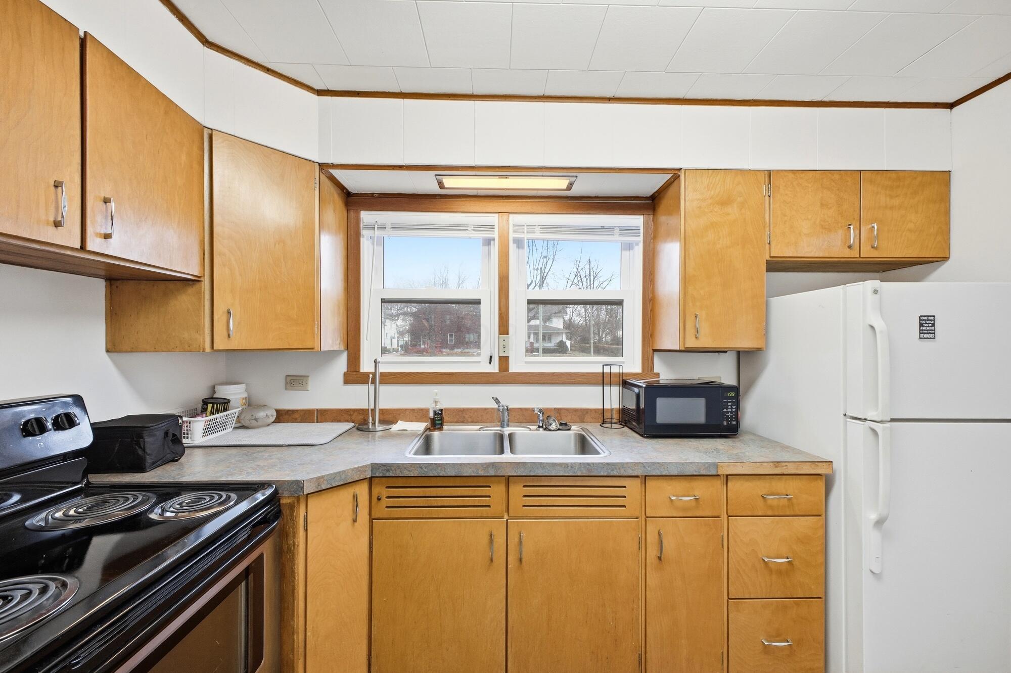 223 Forest Lawn Boulevard Property Photo 6