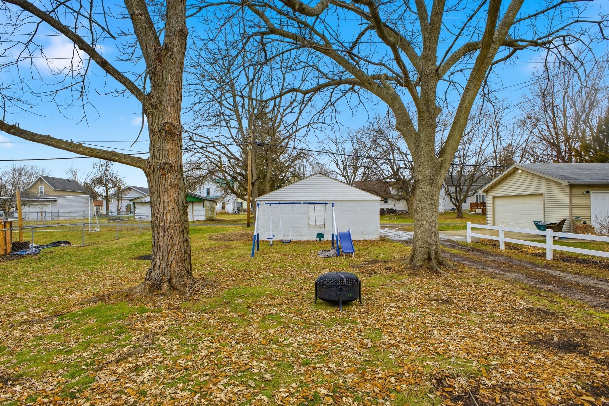 223 Forest Lawn Boulevard Property Photo 22