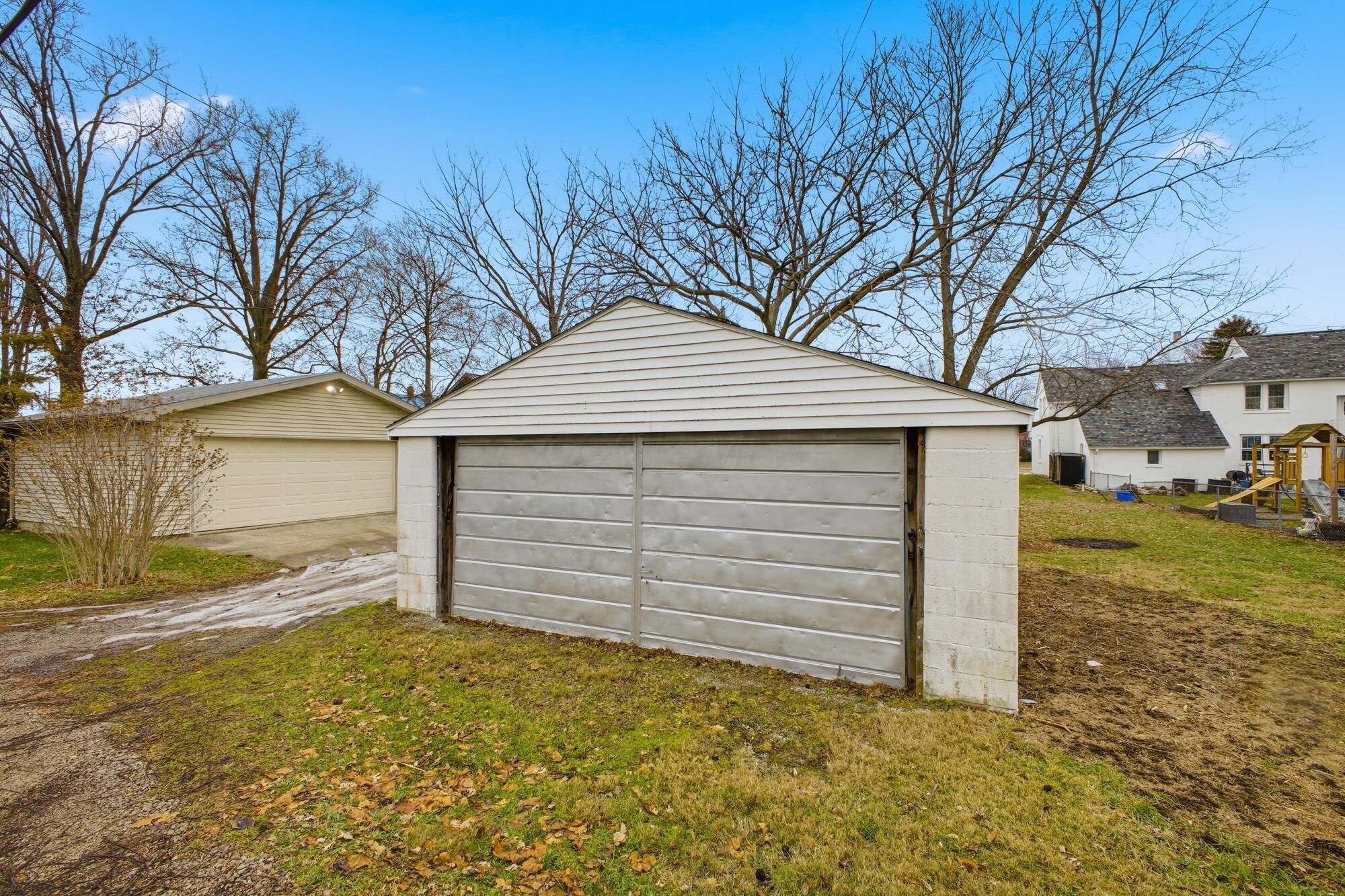 223 Forest Lawn Boulevard Property Photo 23