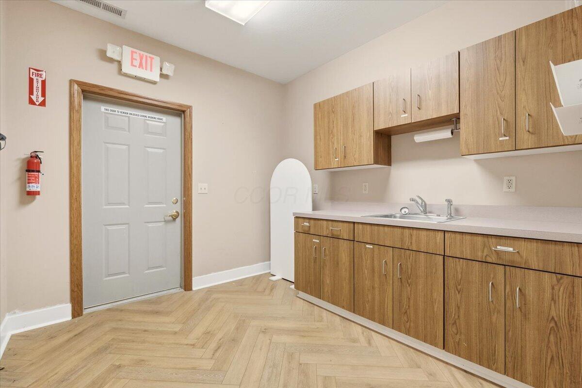 1684 Venture Drive, E Property Photo 13