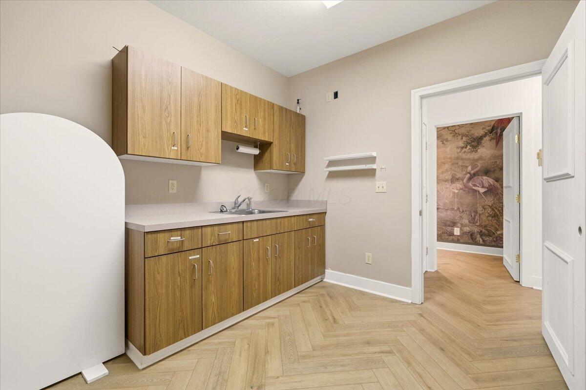 1684 Venture Drive, E Property Photo 14