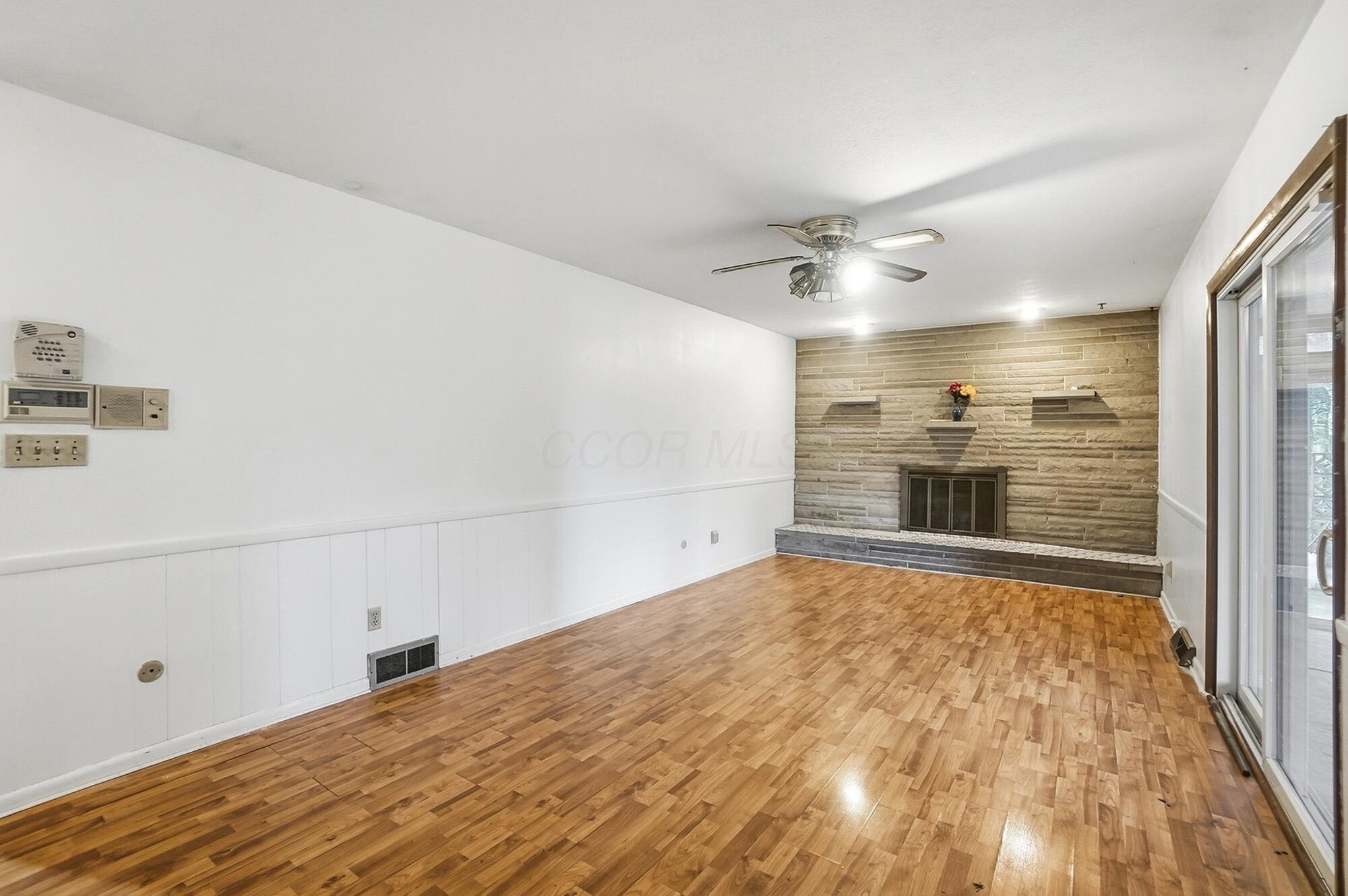 1638 Arrowood Lp N Property Photo 6