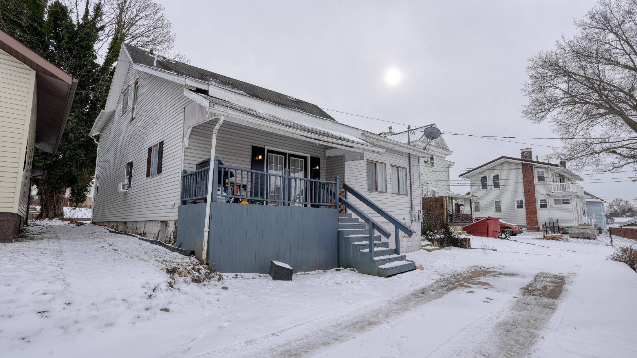 615 Clark Street Property Photo 4