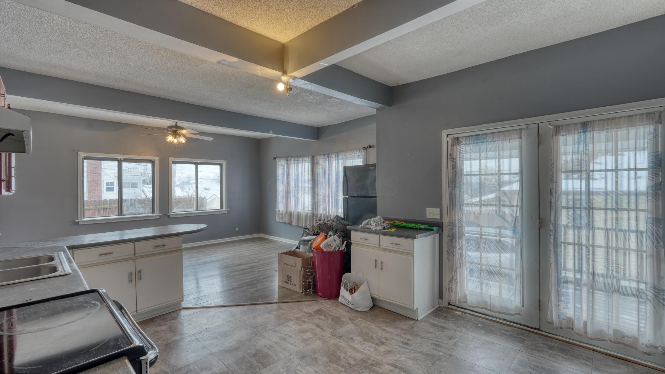 615 Clark Street Property Photo 7