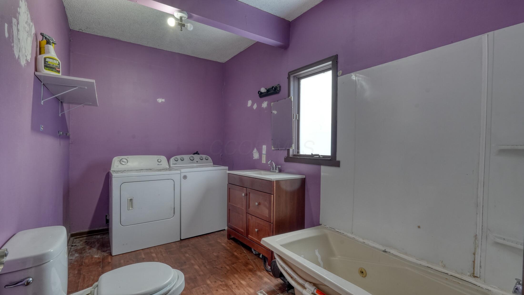 615 Clark Street Property Photo 10